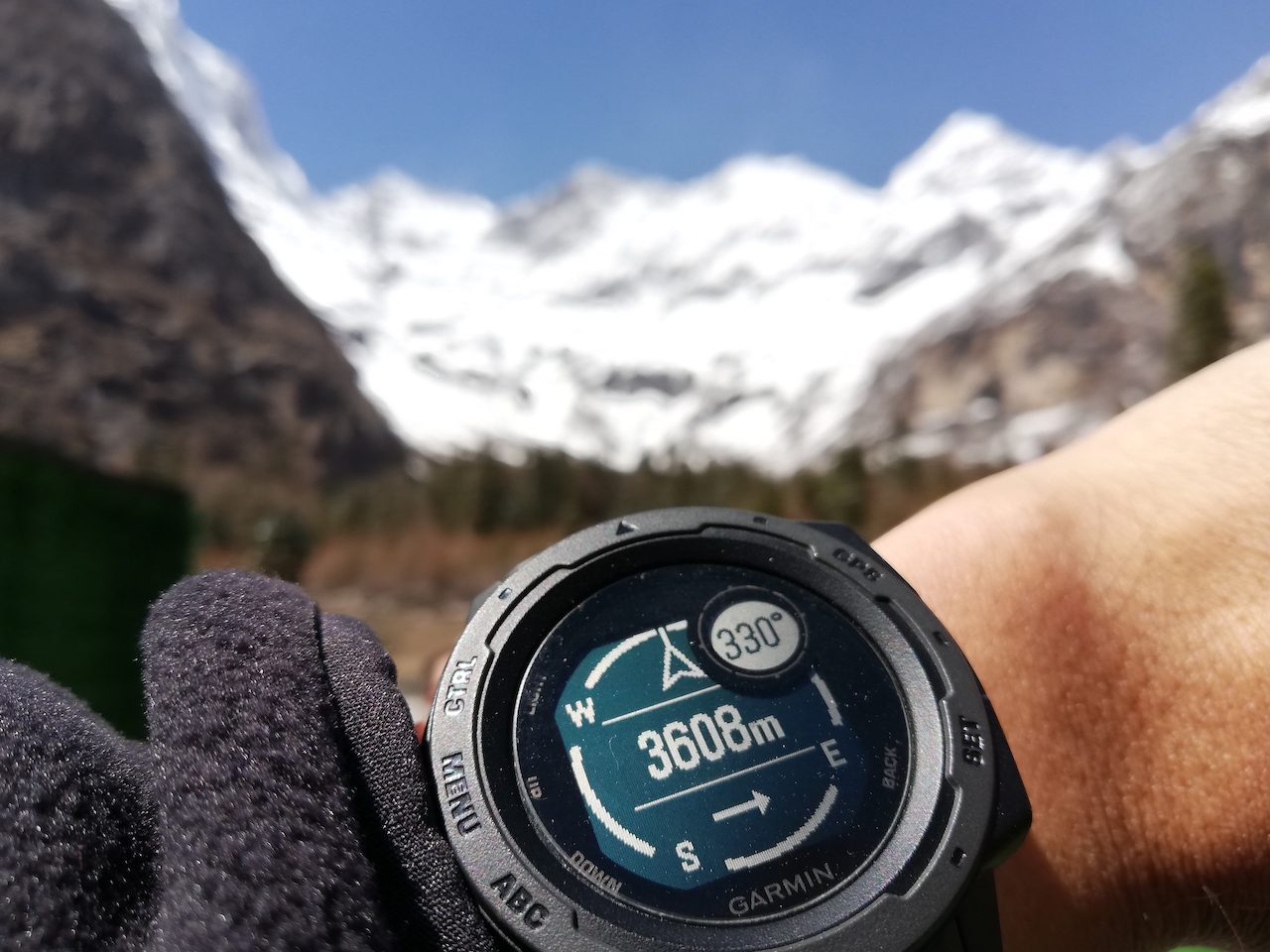 Tracking aerobic activity while hiking