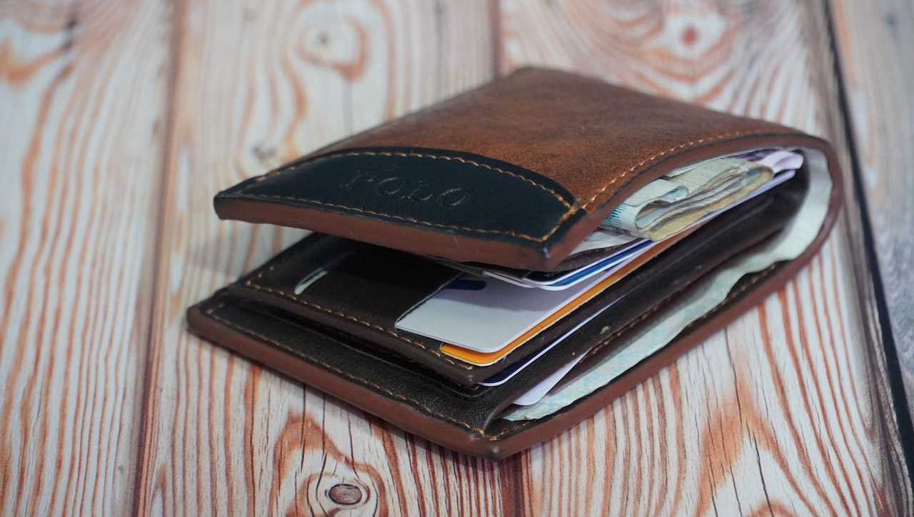 should you bring a wallet backpacking